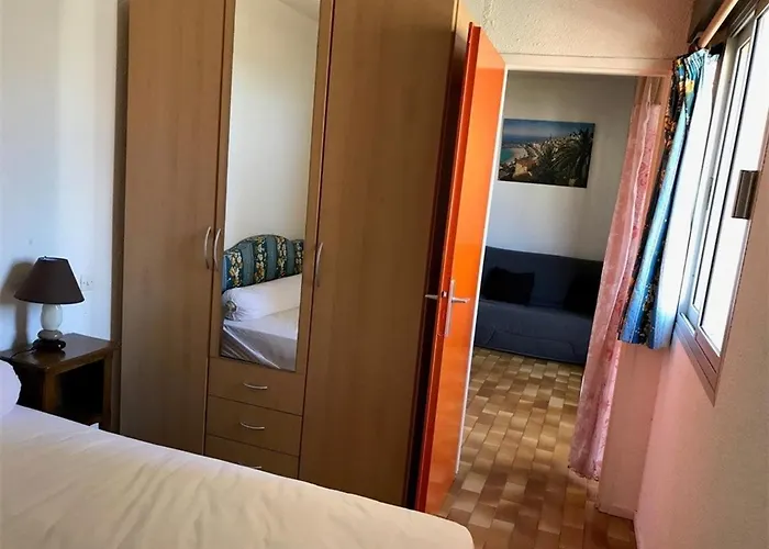 Apartment T2 6 Pers En Bord De Mer, Parking Prive, Proche Commerces Et - - Fr-1-81-49 *