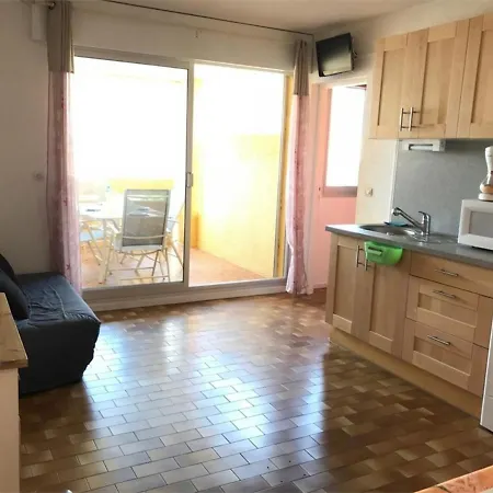 T2 6 Pers En Bord De Mer, Parking Prive, Proche Commerces Et - - Fr-1-81-49 *